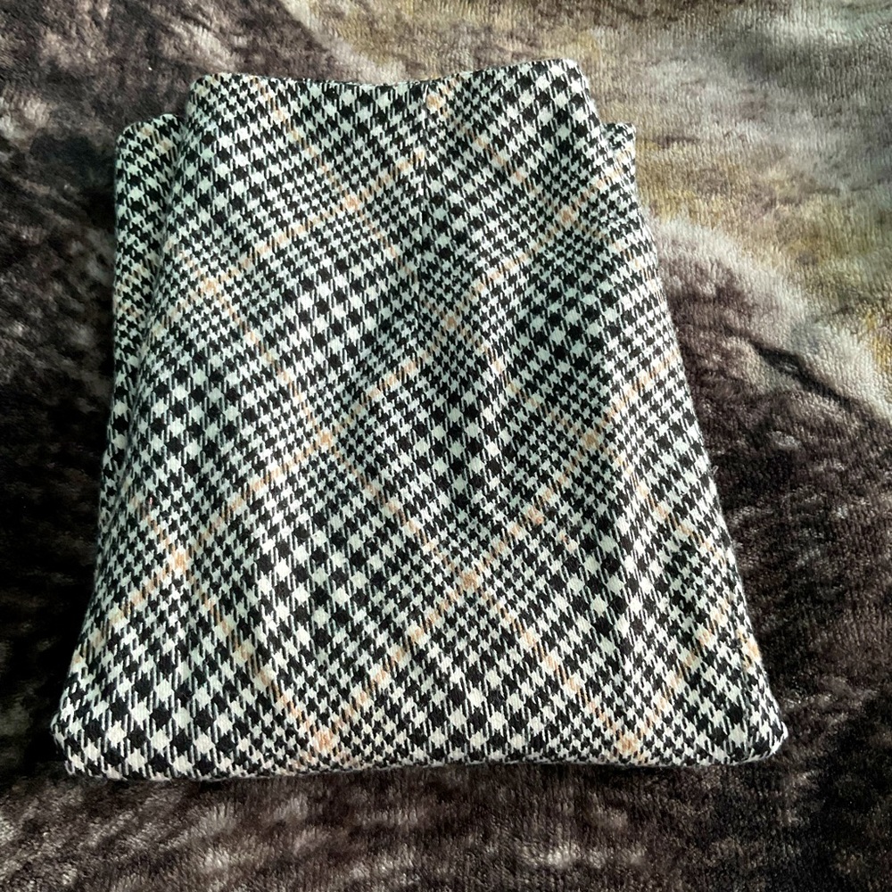 💸WHITE HOUSE BLACK MARKET Pencil Skirt size 4